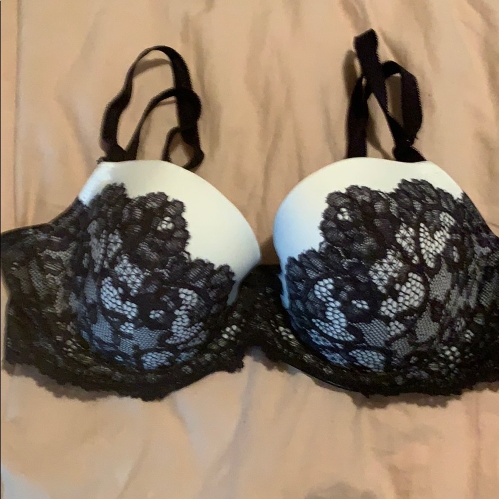 New w/o tags Victoria’s Secret lined Demi 34C